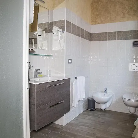 Villa Sleeps 3 With Pool And Air Con *